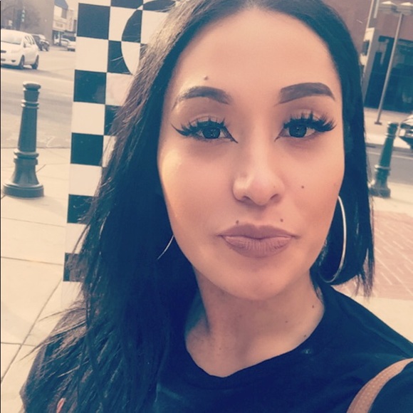 Meet your Posher, Aurora - Picture 6 of 8